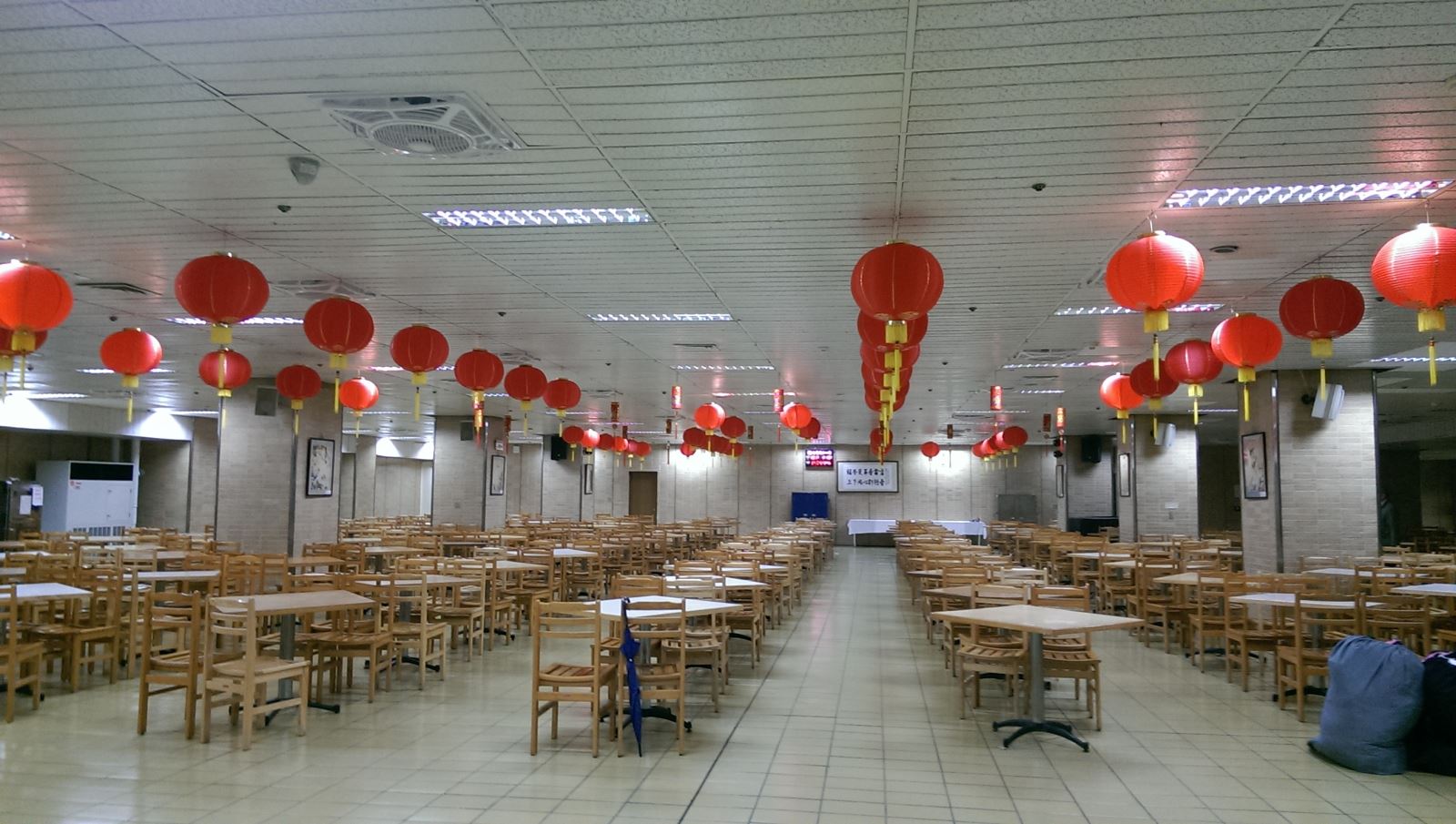 This is an old photo of the staff dining room that had been in use for nearly 40 years in the Taipower Office Building