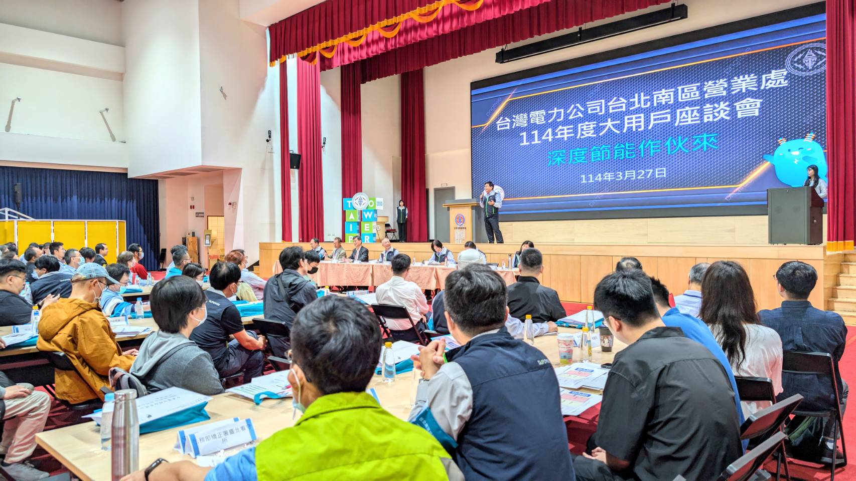 北南區處大用戶座談以實際案例推廣深度節能與台電節能診斷服務,現場有超過百家企業參與響應。