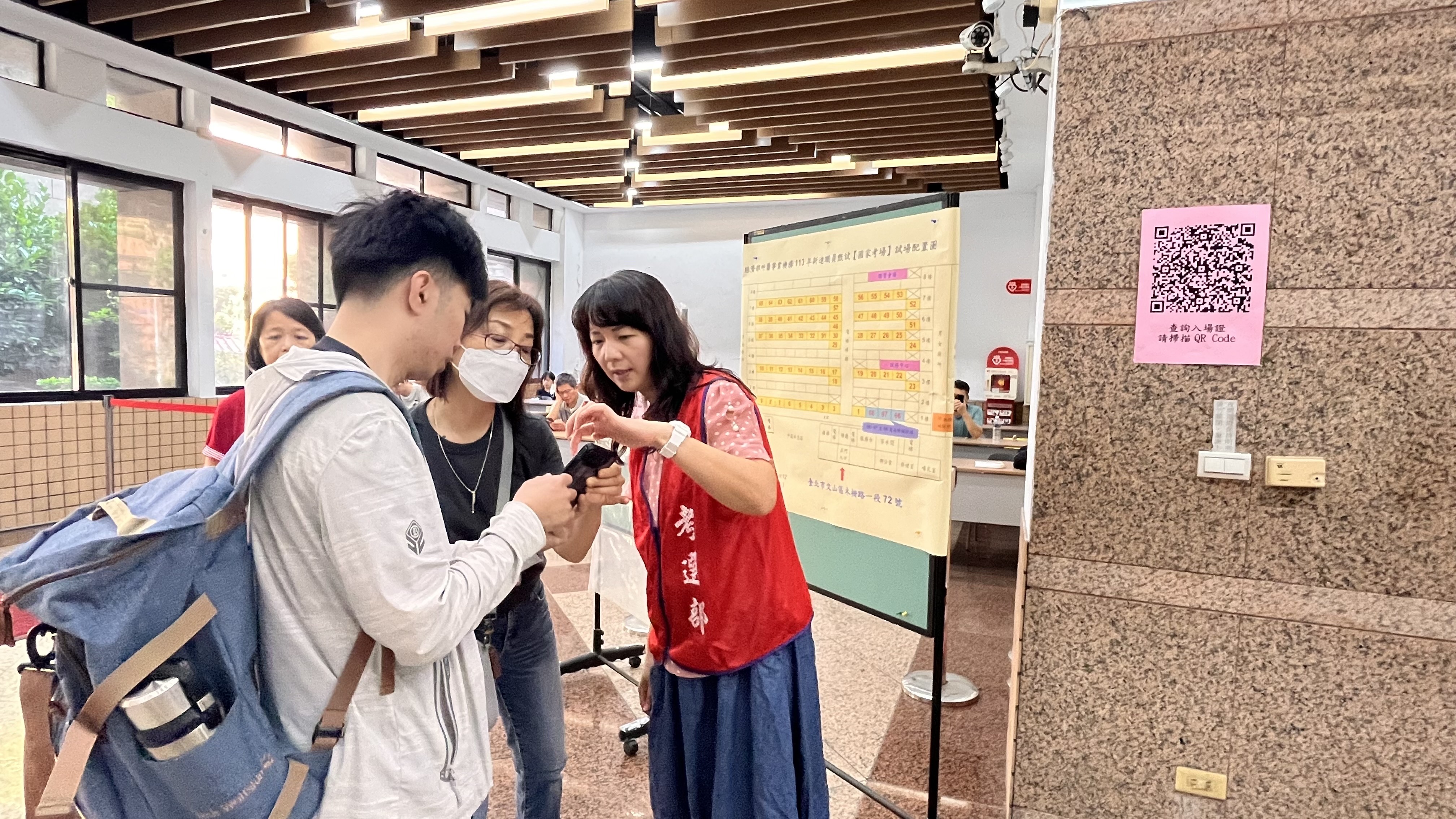 圖說：經濟部所屬事業機構113年新進職員甄試今(13)日舉行初試，首節考試11238人到考，到考率51.88%；預計錄取826人，平均錄取率僅約7.35%。