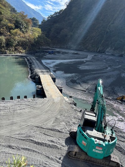 圖說：新東西線的施工與維護，須仰賴丹大林道及孫海橋等既設道路，台電與林保署合作，成功整合道路與電網維護工作。